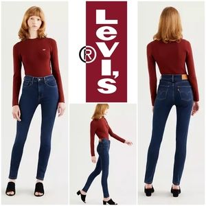 Levis 721 High Rise Short-length Skinny Jeans
Size